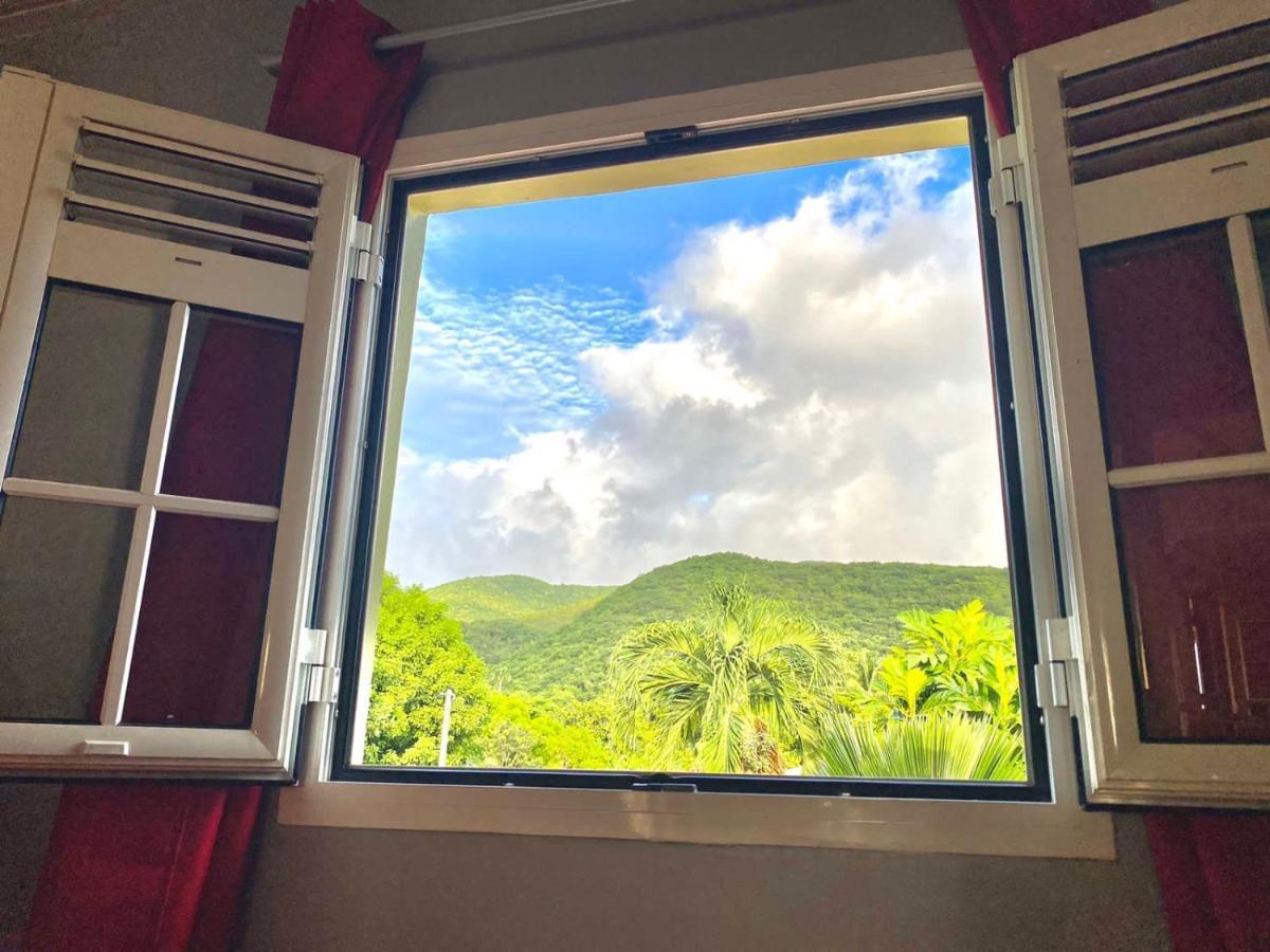 Habitation Baliache - Maison Creole Avec Jardin Privatif, Plage A 200M Deshaies Dış mekan fotoğraf
