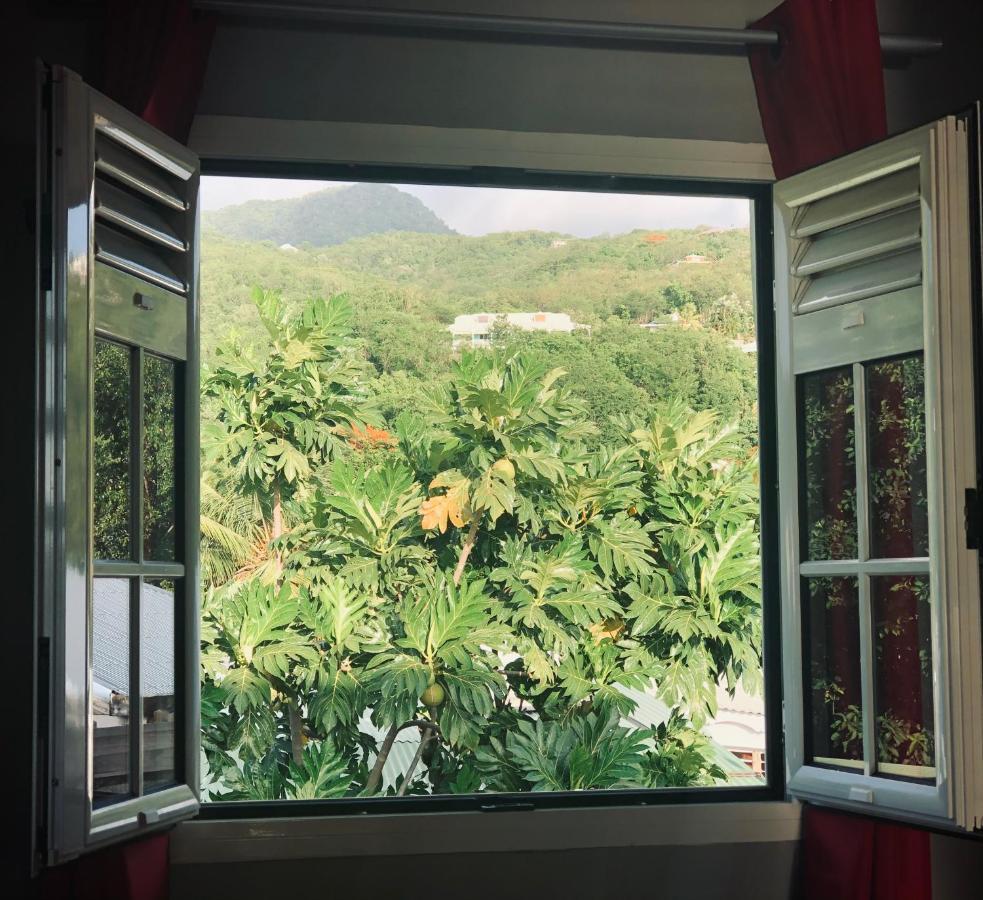 Habitation Baliache - Maison Creole Avec Jardin Privatif, Plage A 200M Deshaies Dış mekan fotoğraf